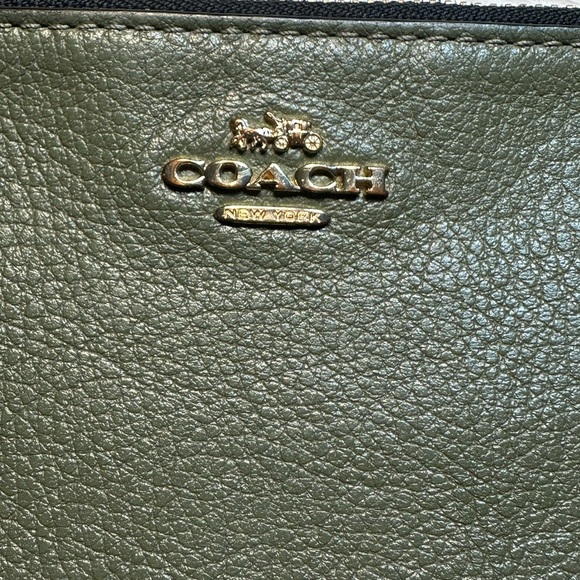 Coach Olive Leather Wristlet with Gold Accents 👑 - Picture 2 of 8
